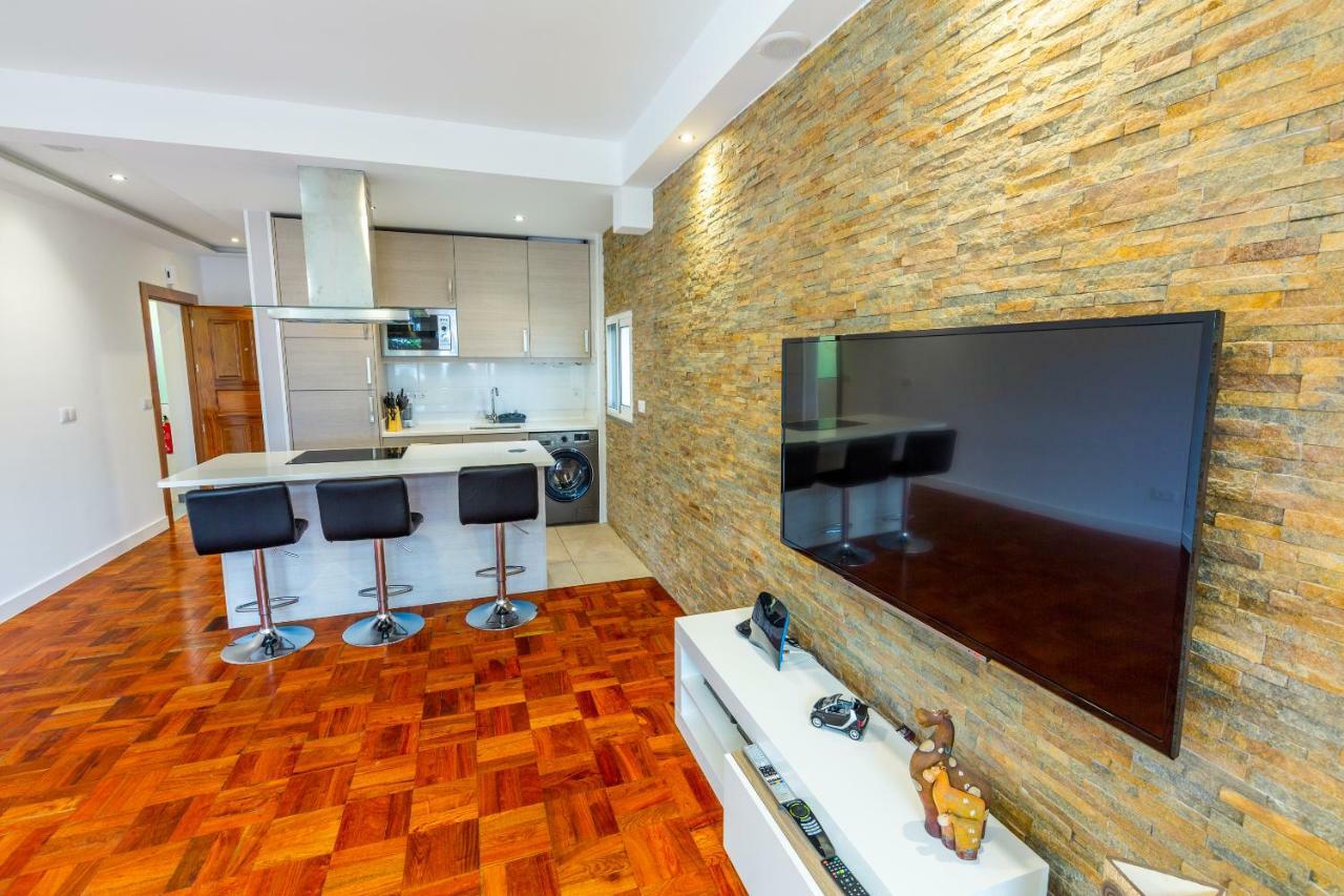 Sea Breeze II Apartment Caniço Екстериор снимка