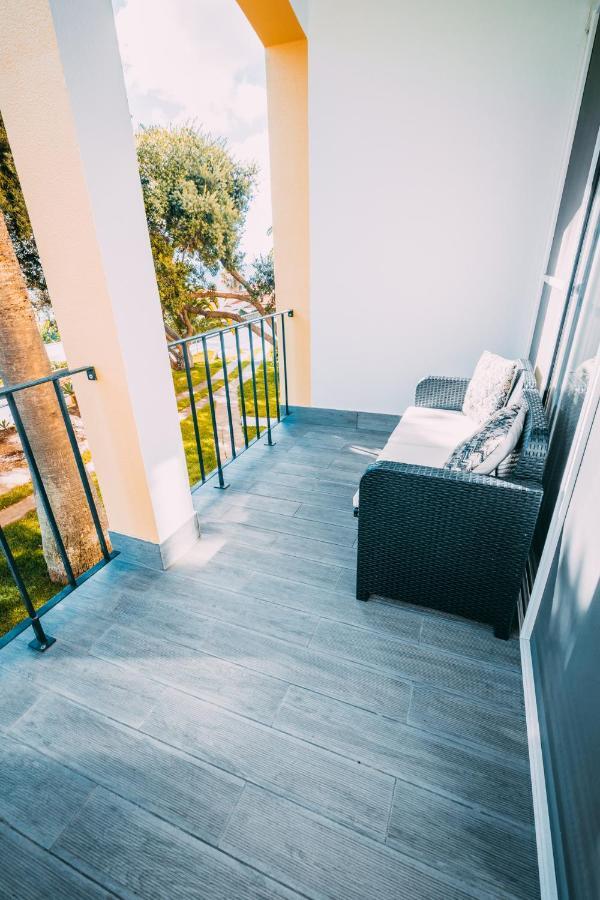 Sea Breeze II Apartment Caniço Екстериор снимка